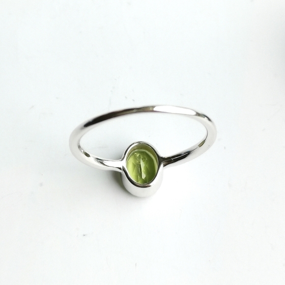 HOST PICK!Peridot gemstone ring in Sterling Silver sz 6 - Picture 7 of 9